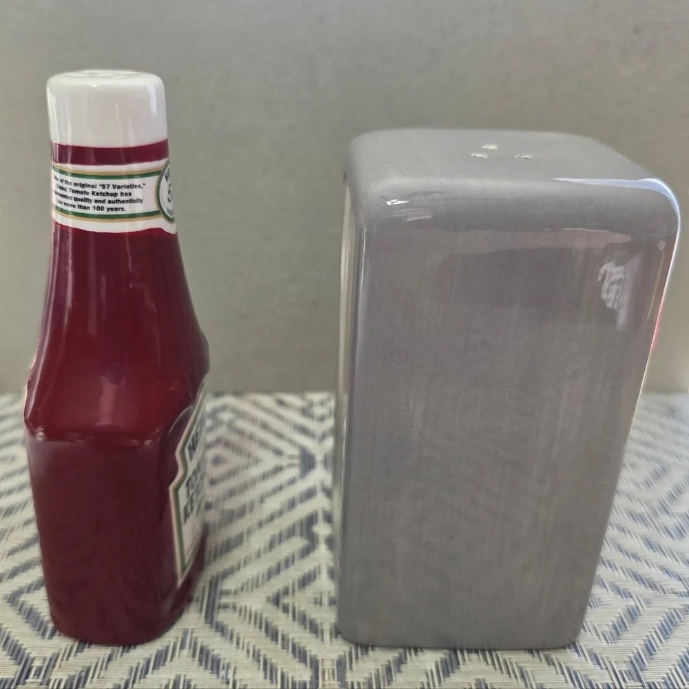 Heinz Ketchup And Napkin Salt Pepper Shaker Set #137